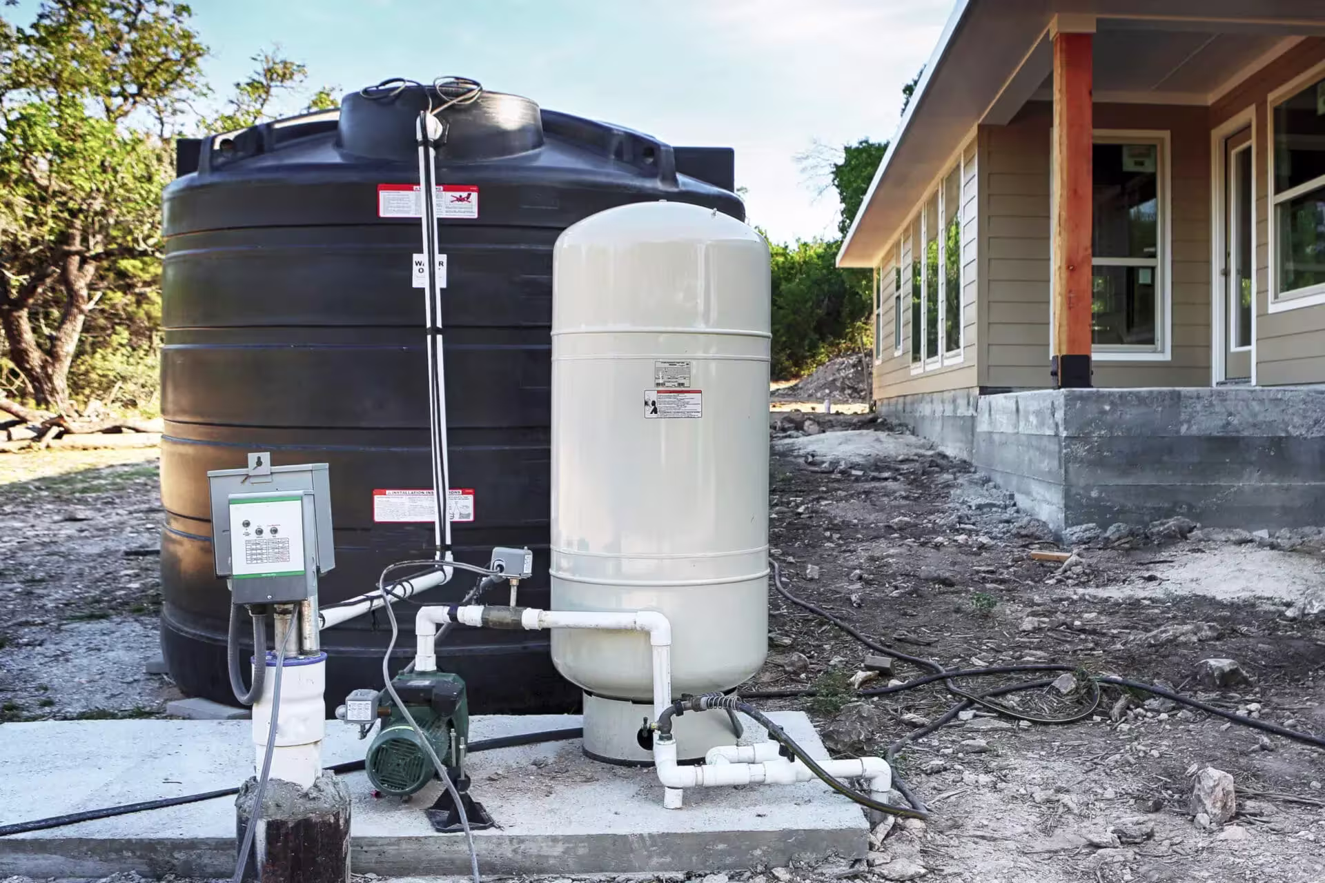 Solar-Powered Water Pumping: A Reliable Solution for Homes, Farms & Businesses 2 Solar-Powered Water Pumping: A Reliable Solution for Homes, Farms & Businesses